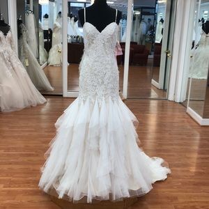 Ivory-champagne wedding gown with lace print